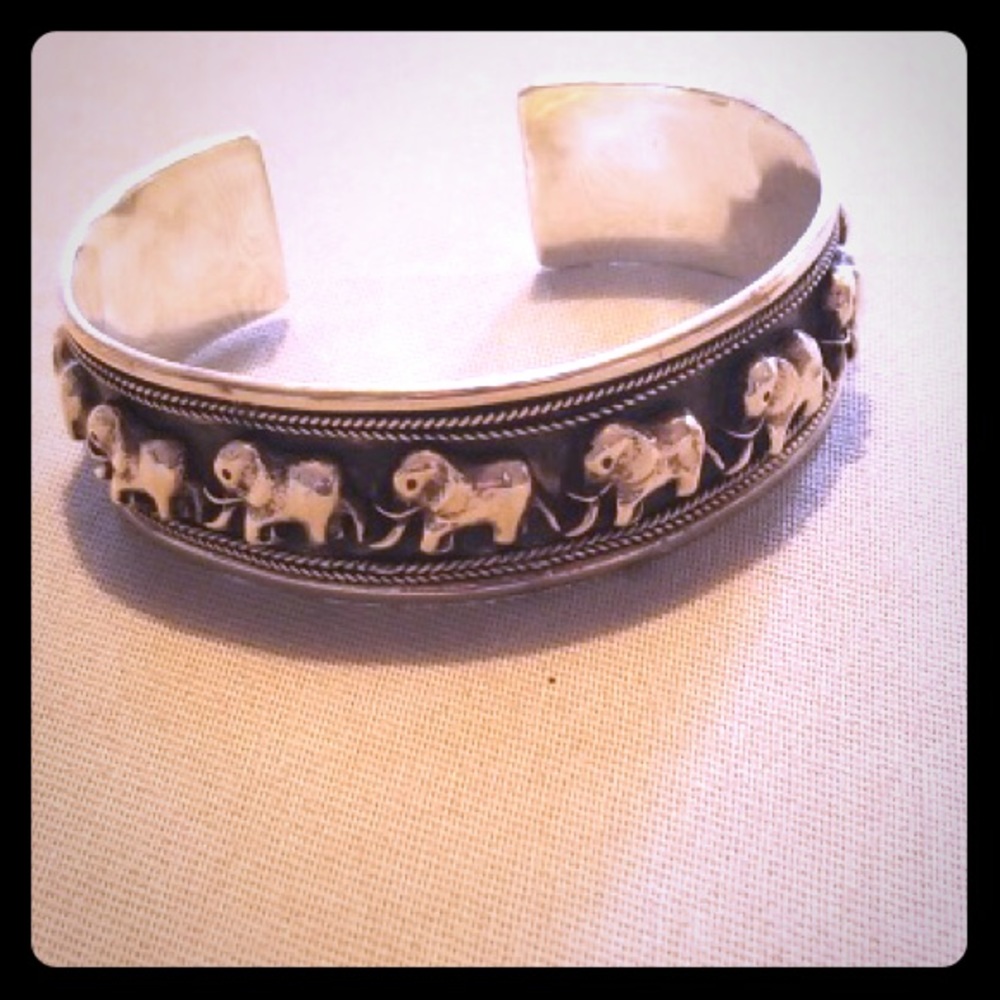 Cool sterling silver elephant bracelet!